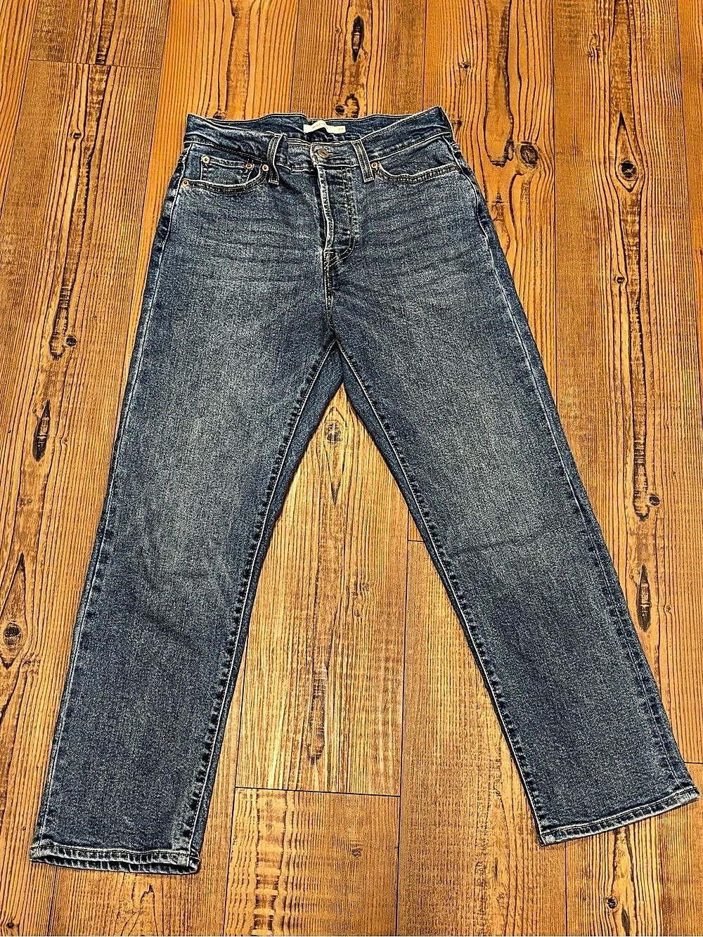 Levi’s Wedgie Straight Jeans Size 28 Medium Wash High Rise Button Fly